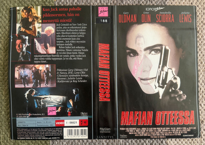 VHS KANSILEHTI : MAFIAN OTTEESSA / ROMEO IS BLEEDING