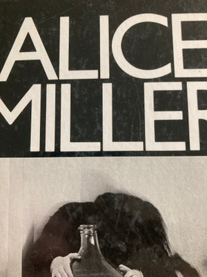 ALICE MILLER: KARKOTETTU TIETO