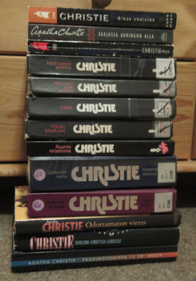 Agatha Christie 13 kpl:n paketti kerralla (C2)