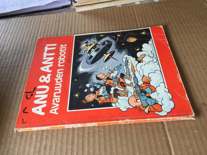 ANU JA ANTTI AVARUUDEN ROBOTIT