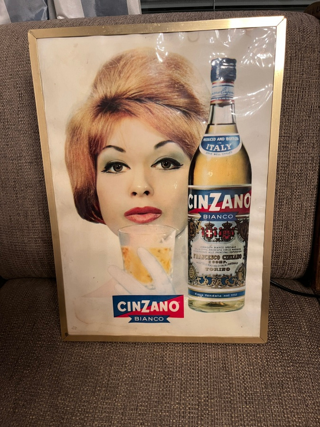 Vanha Cinzano valomainos