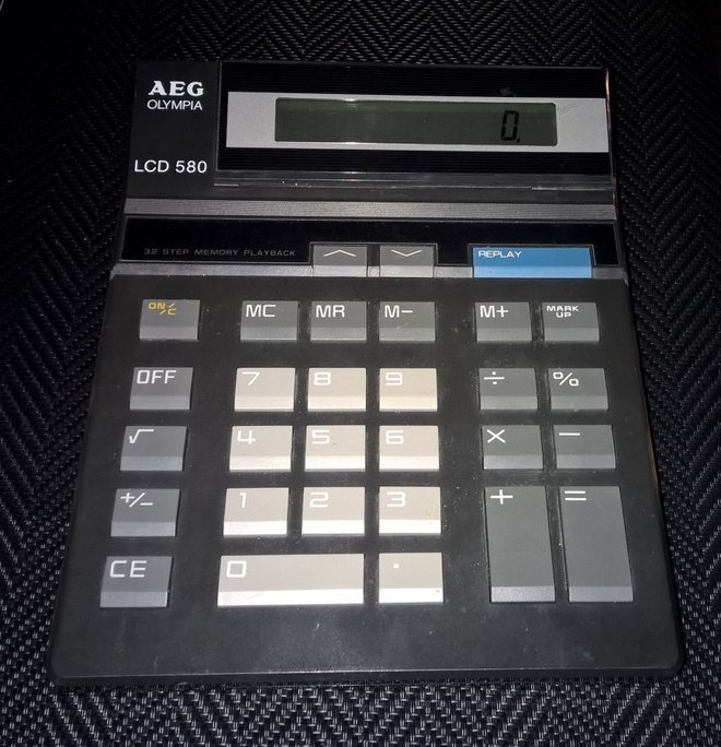 AEG OLYMPIA LCD 580 PÖYTÄLASKIN  VANHA LASKIN