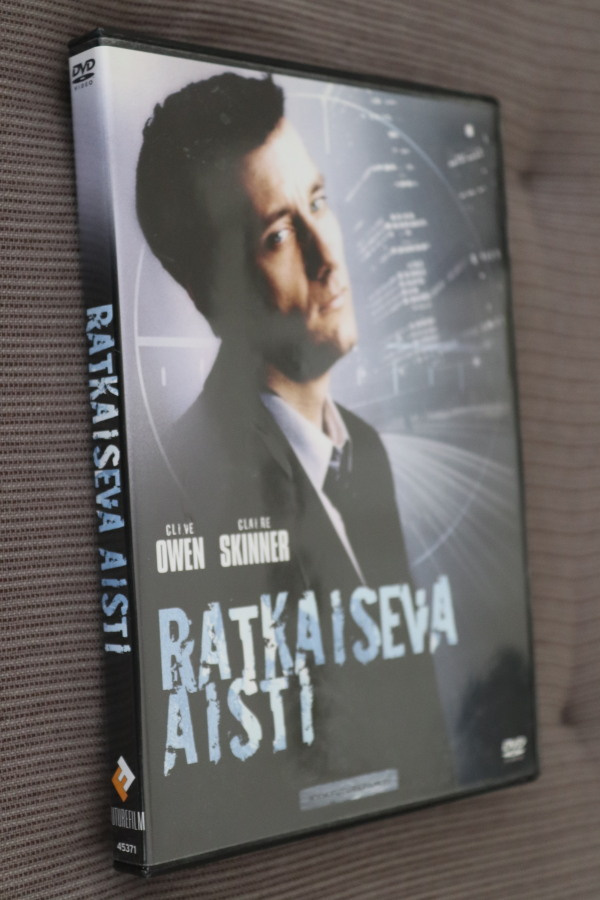 DVD Ratkaiseva aisti: jaksot 1-2 ( 1999-2000 Clive Owen )