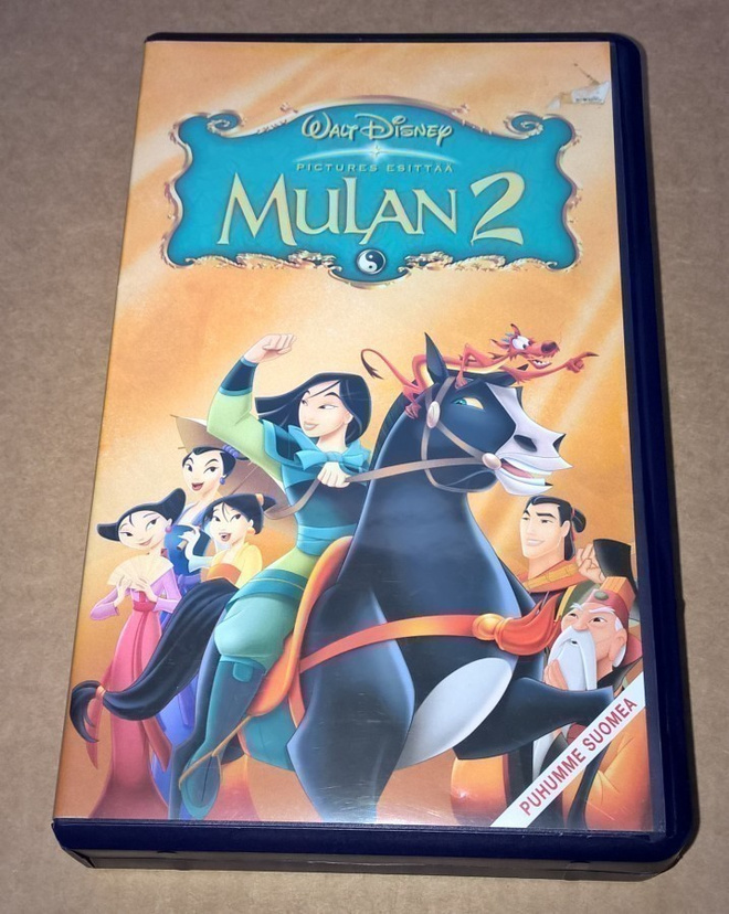 WALT DISNEY MULAN 2  VHS PIIRRETTY PUHUMME SUOMEA