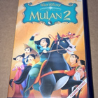 WALT DISNEY MULAN 2  VHS PIIRRETTY PUHUMME SUOMEA - pikkukuva 1