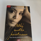 Leah Chishugi; Pitkä matka paratiisiin - pikkukuva 1