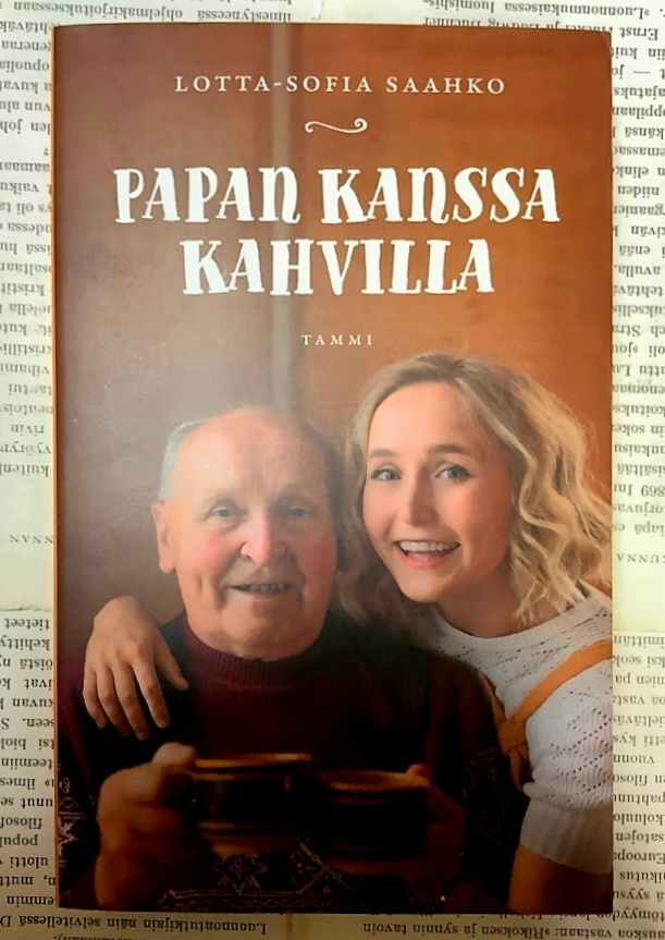 Lotta-Sofia Saahko - Papan kanssa kahvilla (pokkari)