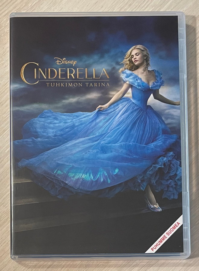 CINDERELLA - Tuhkimon tarina (2015) Lily James