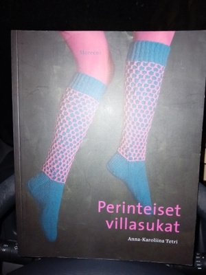 Anna-Karoliina Tetri : Perinteiset villasukat (  SIS POSTIKU