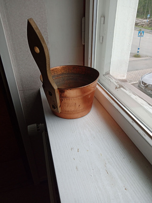 Kuparinen vintage saunakiulu.