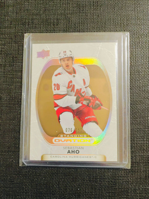 Sebastian Aho - 21-22 UD Ovation Standing Gold /250