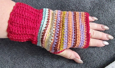 Alina´s Handmade käsin virkatut kynsikkäät moniväri