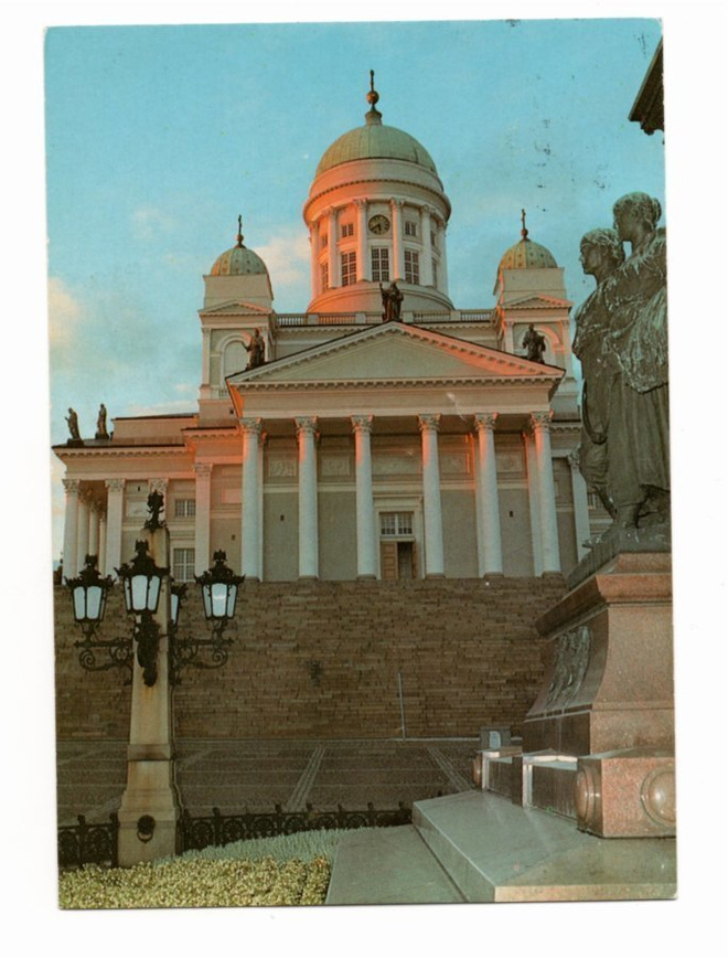 Helsinki: Tuomiokirkko iltavalaistuksessa
