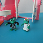 Vivid Imaginations Teeny Weeny Chapel Frog Families setti - pikkukuva 3