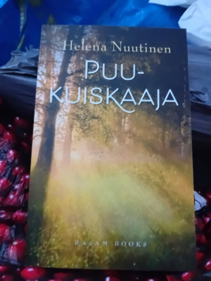 Helena Nuutinen : Puukuiskaaja ( SIS POSTIKULU ) SIGNED