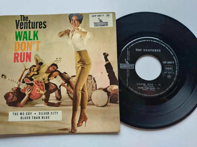 The Ventures; 4 biisiä