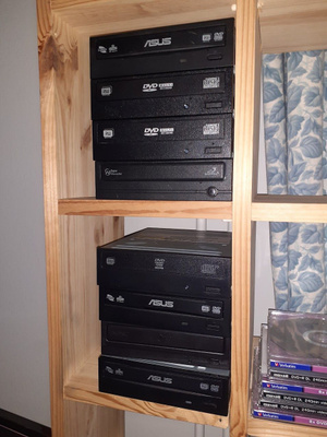 DVD-Asema - Useampi DVD-Asema. (8 Kpl.)