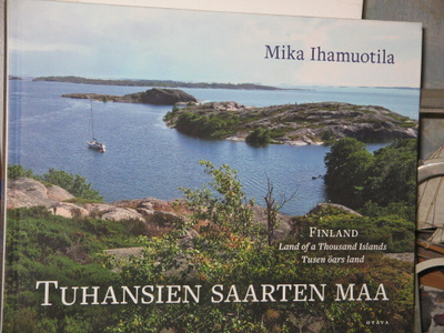 Mika Ihamuotila : TUHANSIEN SAARTEN MAA