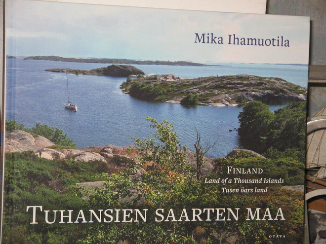Mika Ihamuotila : TUHANSIEN SAARTEN MAA