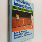 Ashok Kapoor : Negotiating internationally : the art of n... - pikkukuva 1