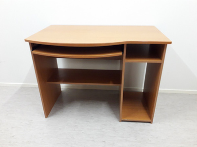 Tietokonepöytä 100x62cm