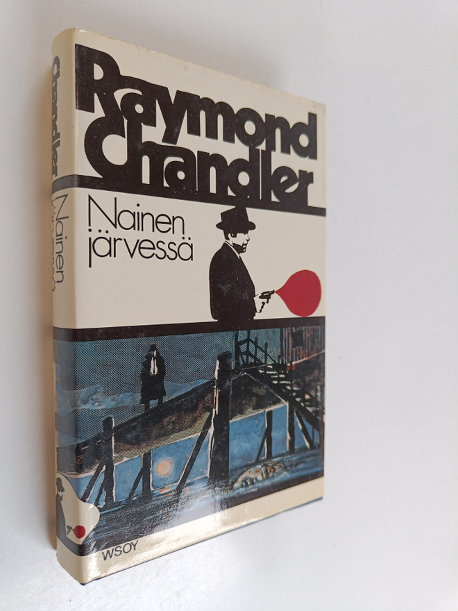 Raymond Chandler : Nainen järvessä