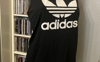 ADIDAS -:¦:- MUSTA URHEILUTOPPI -:¦:- S