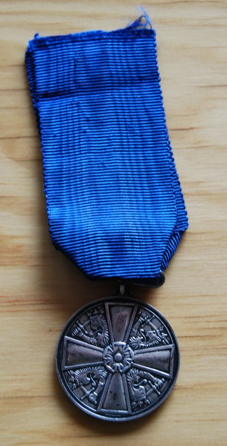 Suomen Valkoisen Ruusun  mitali Hopeaa
