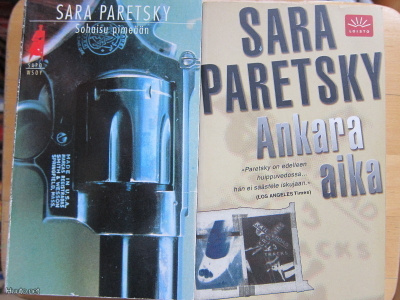 Sara Paretsky: Ankara aika / Sohaisu pimeään
