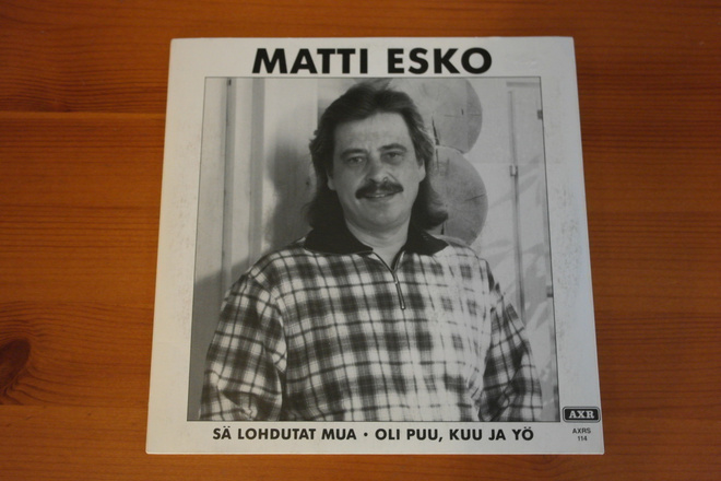 Matti Esko:Sä lohdutat mua/Oli puu,kuu,ja yö 7"Single.