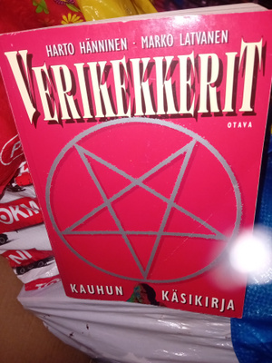 Hänninen  - Latvanen : Verikekkerit  ( SIS POSTIKULU )?