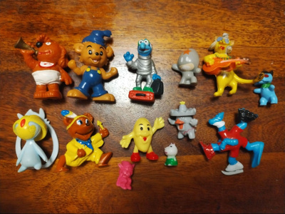 Muppets, pokemon, bamse ja muut figuurit