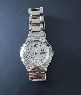 Rannekello Swatch Swiss made unisex.