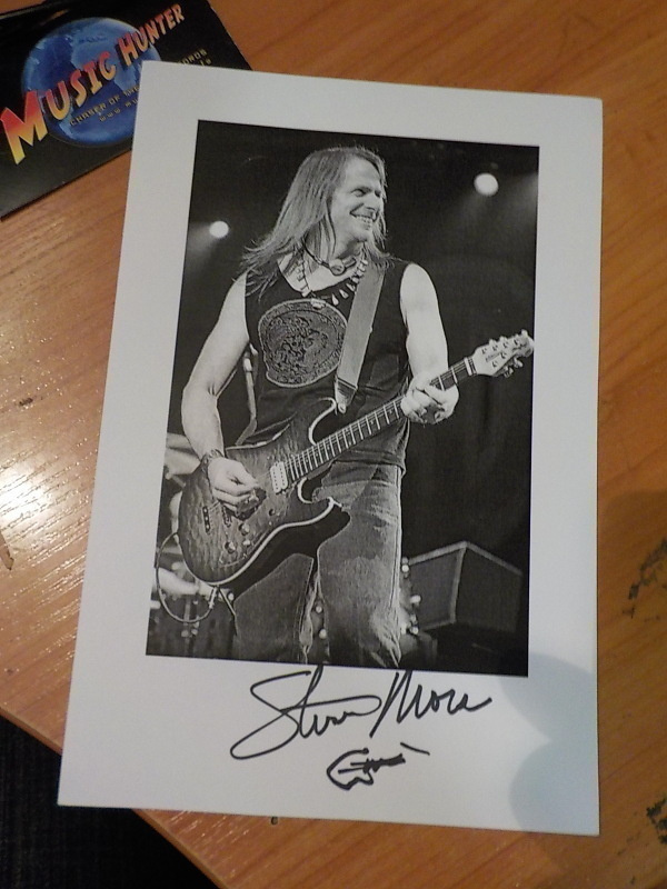 STEVE MORSE KUVA ITSE MESTARIN NIMIKIRJOITUKSELLA