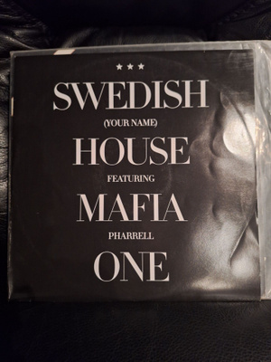 Swedish House Mafia Featuring Pharrell – One (Your Name)