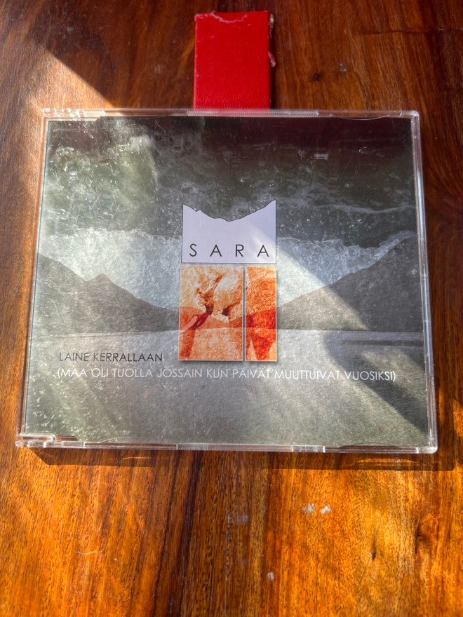 Sara  - Laine Kerrallaan (Maa Oli Tuolla Jossain Kun .. cds