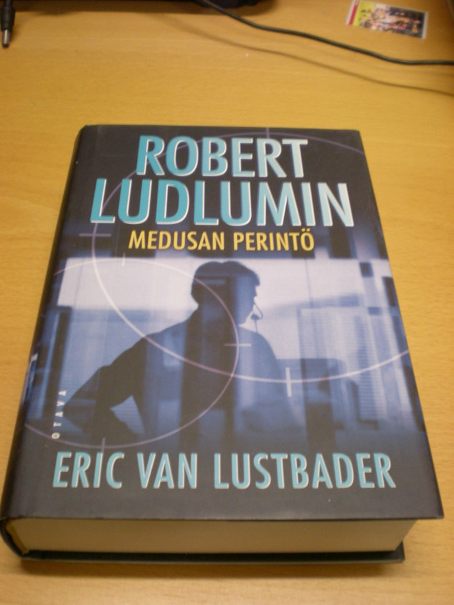 Eric van Lustbader: Robert Ludlumin Medusan perintö