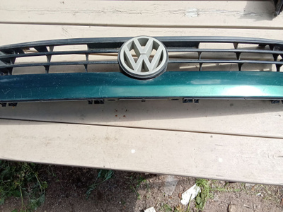 VW Golf etusäleikkö