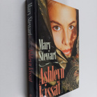 Mary Stewart : Ashleyn kissat - pikkukuva 1