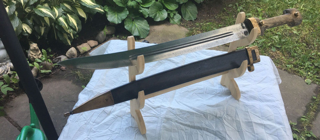 Tikari / Miekka / Taisteluveitsi - 63cm. (+teline)