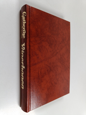 Catherine Cookson : Yöperhonen : romaani