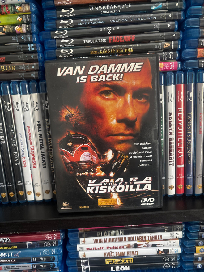 Vaara kulkee kiskoilla (2002) Van Damme