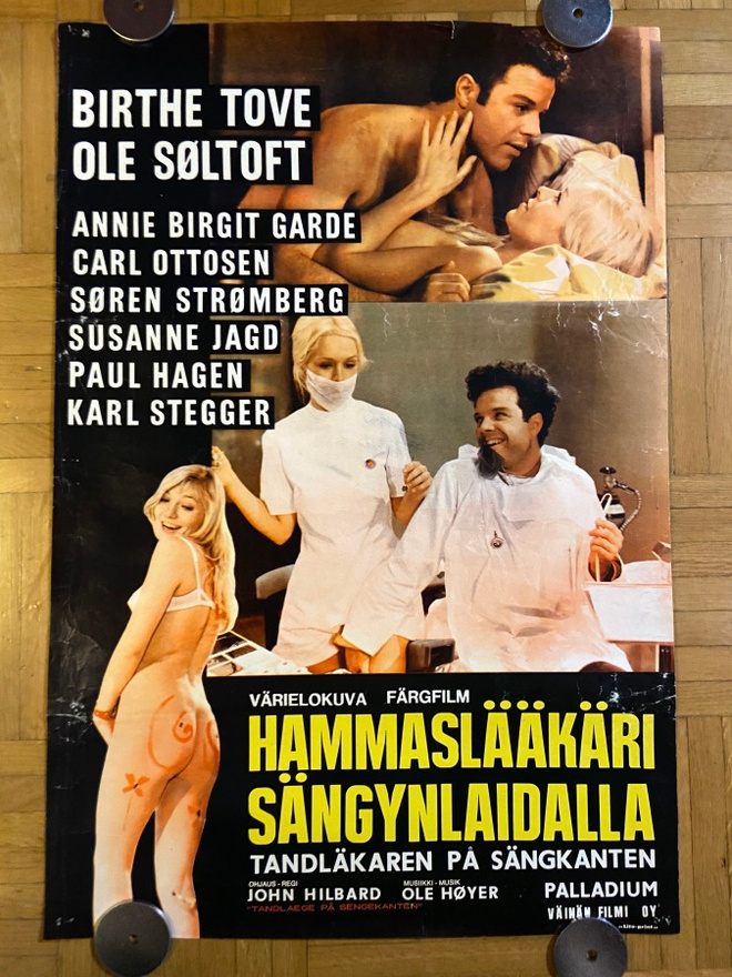 Vanha elokuvajuliste: Hammaslääkäri sängynlaidalla