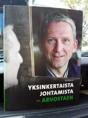 Rämö : Yksinkertaista johtamista - arvostaen ( SIS POSTIKUL