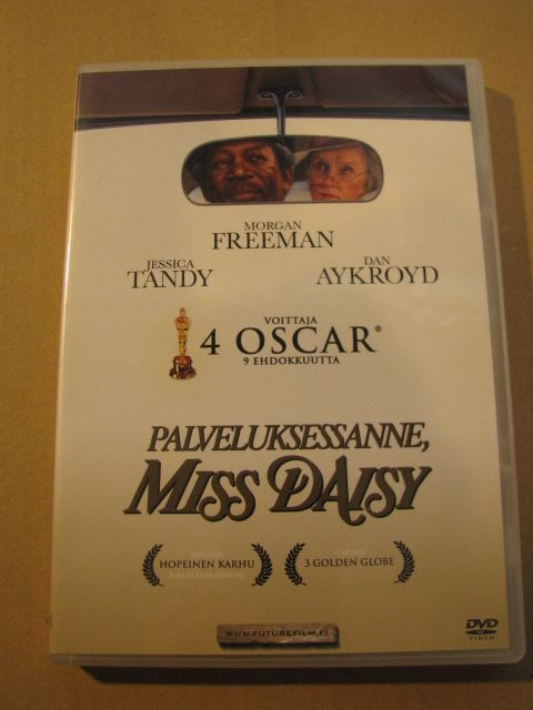 PALVELUKSESSANNE, MISS DAISY ( Morgan Freeman )