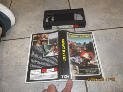 VHS Kovat kytät (Pikkukoppa) Adam Baldwin
