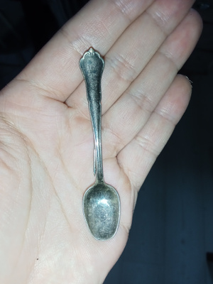 Hopealusikka rintakoru
