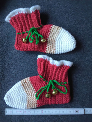 Alina´s Handmade virkatut tossut Jouluiset