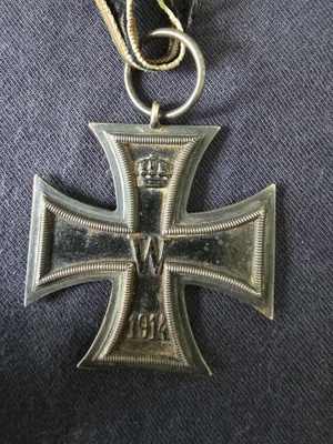Rautaristi 1914 (2. luokka) – Aito WWI-kunniamerkki nauhalla