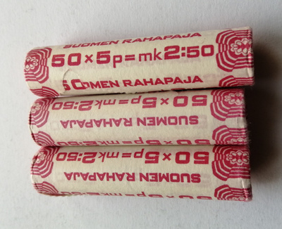 5 penniä kup.  rullia  1976, 1977 ja sokkorulla.